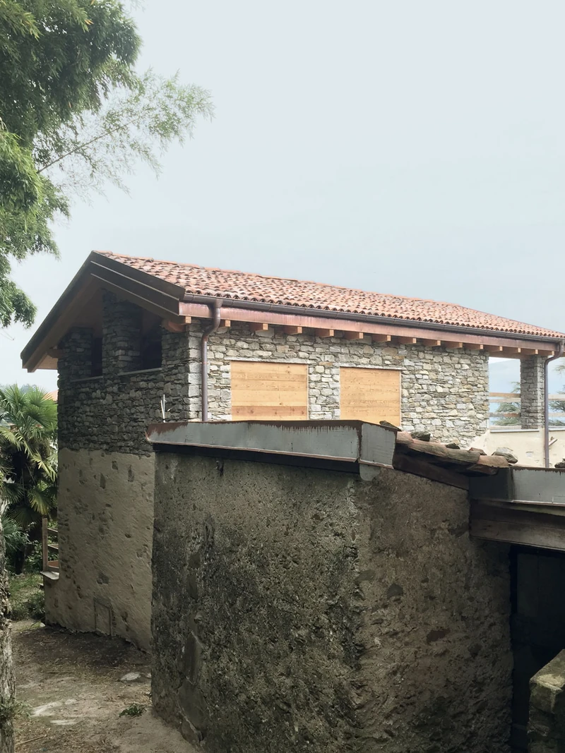 Seitenansicht des Rusticos mit neuem Dach